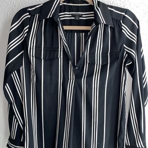 Striped down, Button up